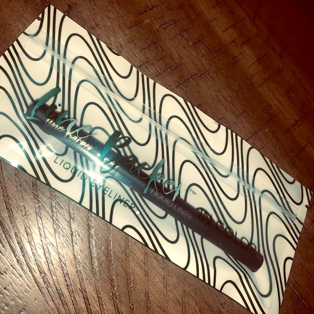 Line Backer Liquid Eye Liner
